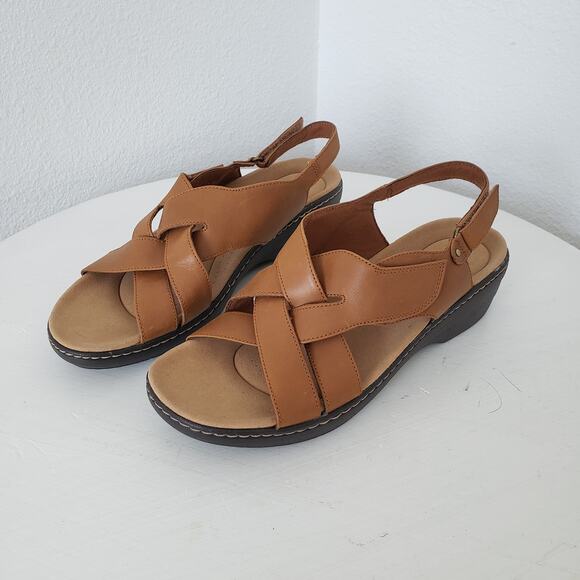 Clarks Collection Women's Size 11 Merliah Echo Tan Leather Low Heeled Sandals - Picture 1 of 8